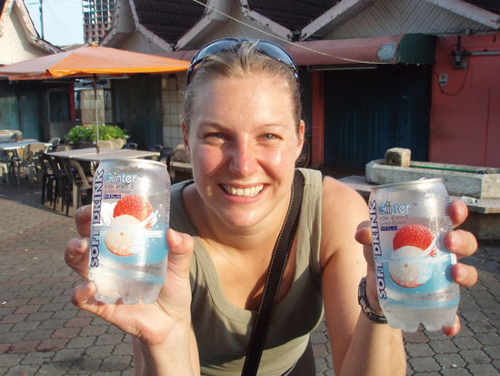 Unser Lieblingsgetraenk Lydschies in jeglicher Form und Art, hier aus transparenten Dosen