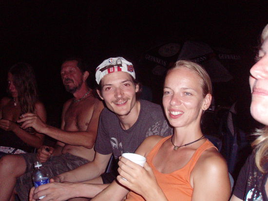 Kathi, Joy, Niko und Manu auf der Party