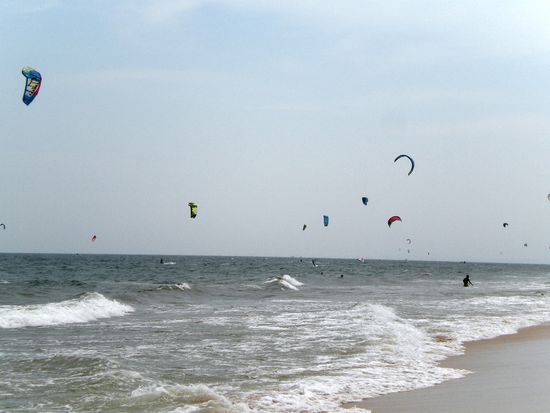 Kite Surfer im Wasser