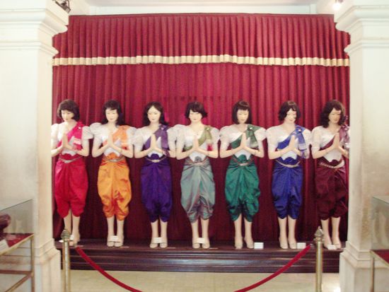 Im Königspalast gibt es kein Problem was "Frau" trägt. Jeder Wochentag hat eine andere Farbe