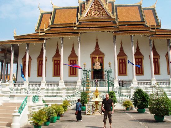 Vor der Silber Pagode