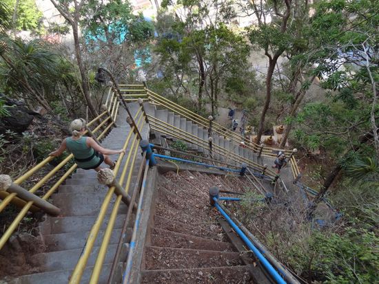 Rechts die alten Treppen 