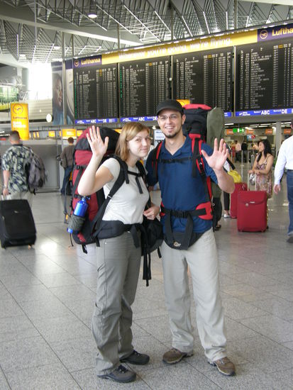 Freudig vor dem Abflug - noch wissen sie nicht was sie erwartet!