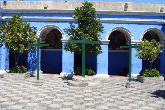 Kreuzgang der Orangenbaeume des Lebens