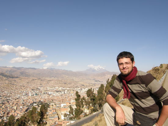 Der Kessel von La Paz mit dem Hausberg Illimani im Hintergrund