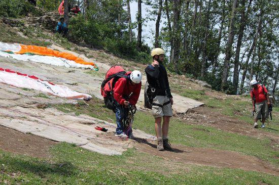 Er wischt sich nochmal den Angstschweiss aus dem Nacken...