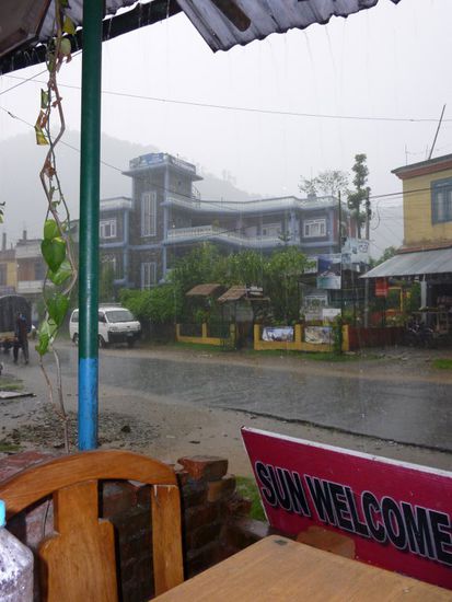 Nachmittags Lunch bei Regen in unserem Lieblingsrestaurant