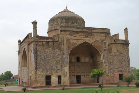 Etwas heruntergekommener Vorgaenger vom Taj