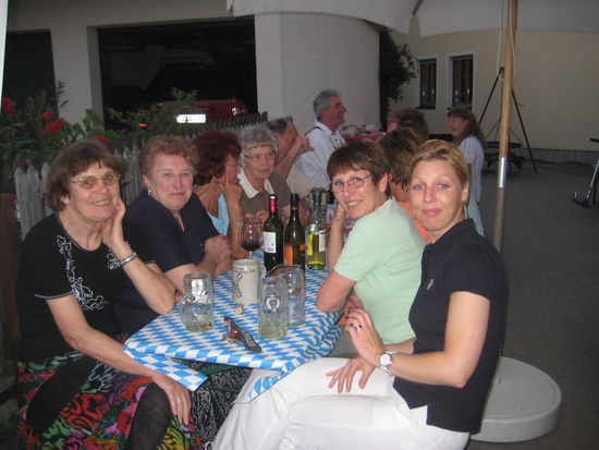 Ein kleines Strassenfest in unsrem Hinterhof!