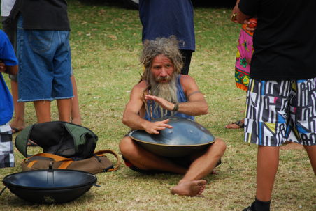 Auf dem Maorifest! Solche Klaenge haben wir noch nie gehoert vorher! Die MAORIS staunten auch mit...