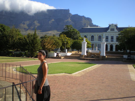 im Garden vor dem Museum in Cape Town (der Tafelberg im Hintergrund)