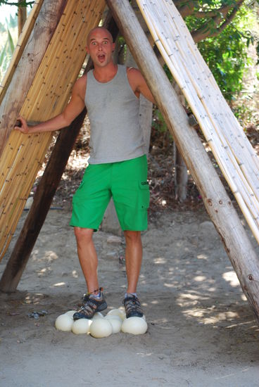 und die Eier sind so hart, da koennten drei von mir drauf stehen!