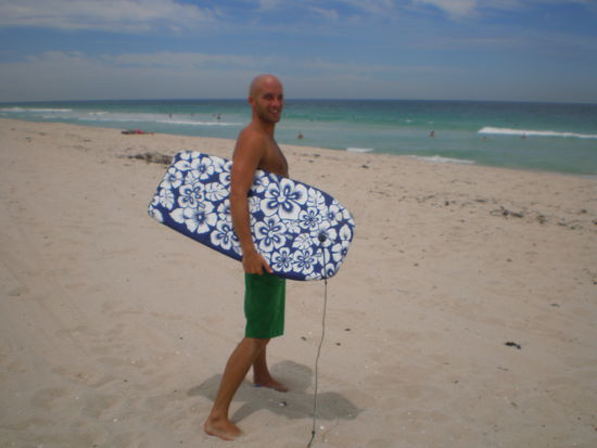 auch am bodyboarden waren wir.... hmmm der beach war einfach traumhaft, nur die wellen, waren zum teil etwas gross fuer uns zwei 