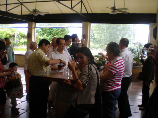 auf der Weintour mit den "alten" asiaten... war koestlich...
