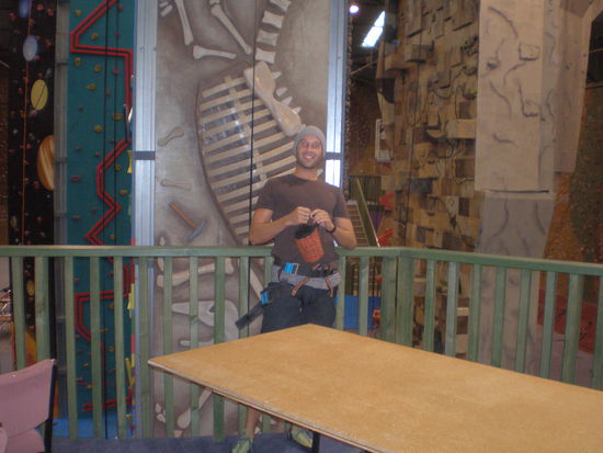 hier in der riesigen Indoorkletterhalle in Auckland.... draussen hat es ja geregnet