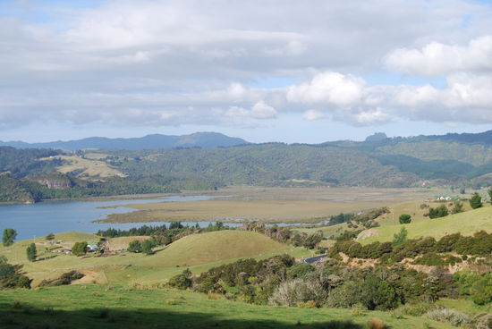 Wunderschoene Aussichten an der Ostkuester der nordinsel.... In der naehe von Thames