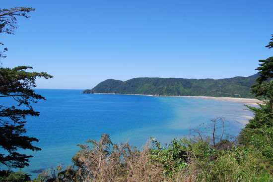 Hier in Takaka und noch ein Stueck weiter... Einfach nur traumhafte Landschaften!