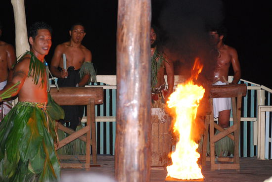 und wieder mal ein Feuertanz am Abend...