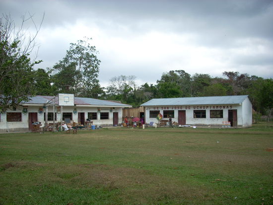 schule und basketball court