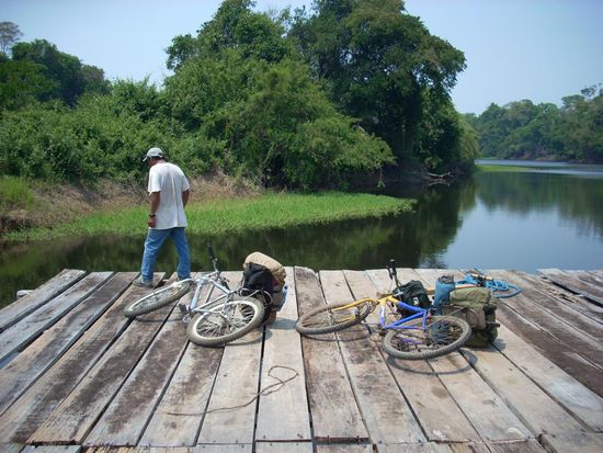 querung des rio paraguá mittels ponton