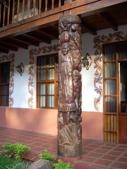 holzsaeule in san ignacio