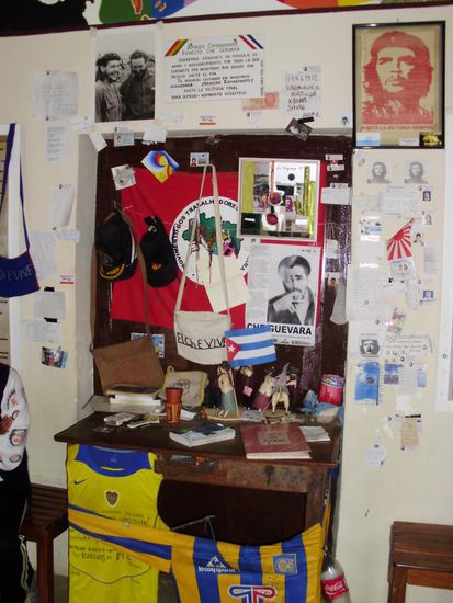 Che Guevara altar in ehemaliger schule von la higuera - photo by TR