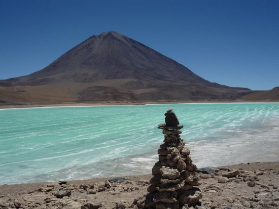 laguna verde vor vulcano licancabur