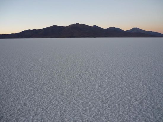 salar de uyuni vor sonnenaufgang