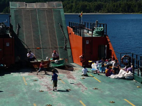ein bisschen bolivien in chile oder fussballmatch auf dem lago pirehueico