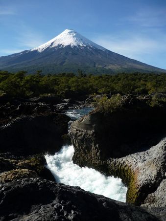 wasserfall und vulkan osorno