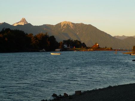 truegerische idylle am lago todos los santos