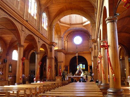 innenansicht der holzkirche san francisco