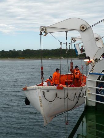 rettungsboot der don baldo wird ausgesetzt