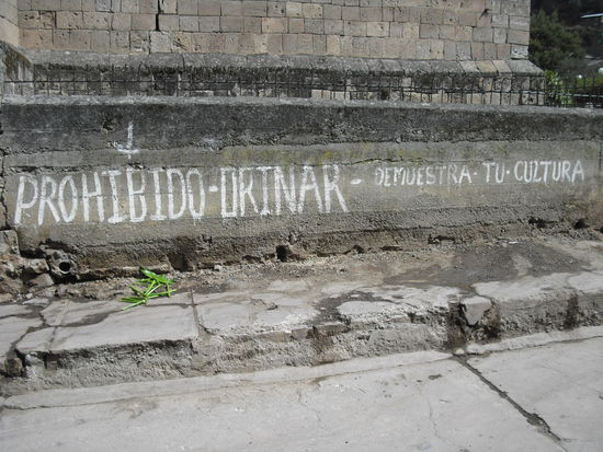 kirchmauer und pissoir