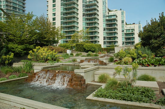 Die Wohnlage direkt am Yachthafen hat seinen Preis