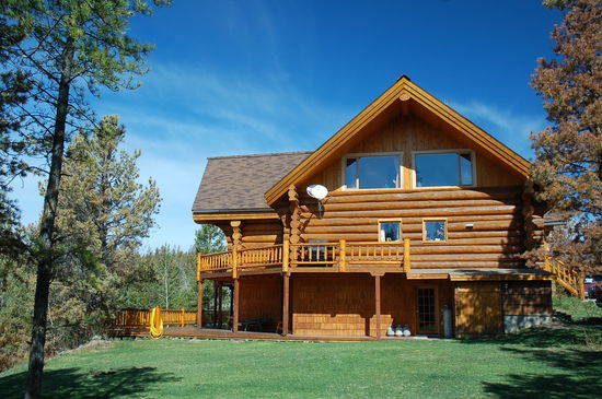 Gemütlicher Abend auf der Terrasse der Big Creek Lodge