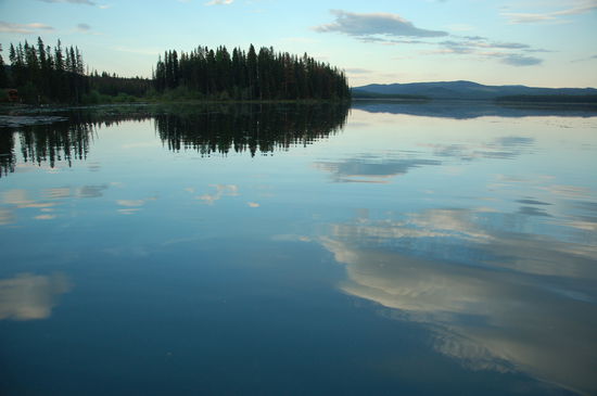 Der See ist glatt wie ein Spiegel