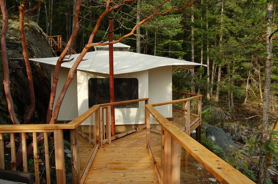 So sieht unser Luxuszelt von der Seite aus