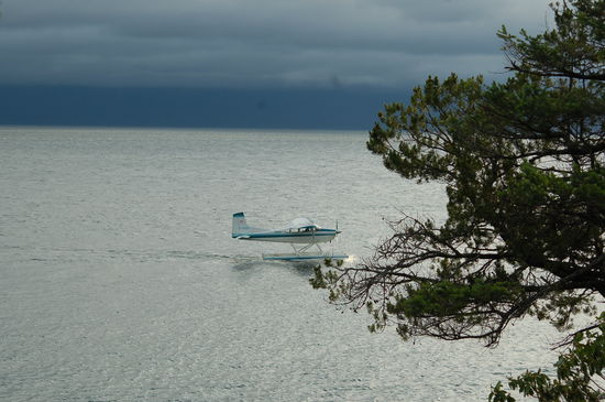 Weitere Hochzeitsgäste fliegen ein