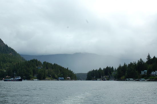 Die Küstenberge stecken immer noch im Regen
