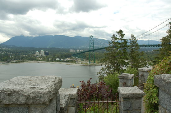 Blick auf die Lions Gate Bridge