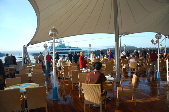 Frühstück auf dem Aussendeck