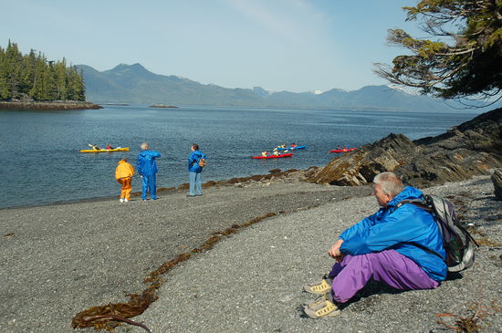 Warten am Strand auf die Rückfahrt im Banana Boat