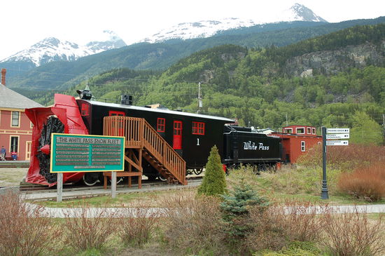 Das ist ein beeindruckender Schneepflug...