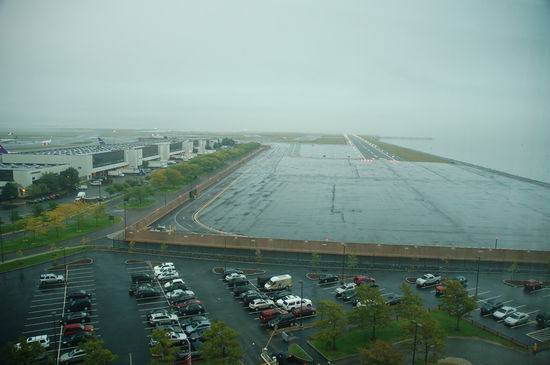 Wow... der Flughafen sieht trostlos aus!