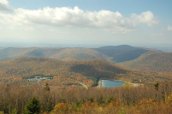 Was wir hier als Sektenort vermuten, ist ein katholisches Kloster - ups...