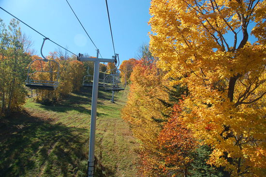 Mit der Sesselbahn gehts hoch auf den  Mount Snow
