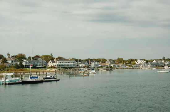 mit dem Schiff gehts aus dem Hafen
