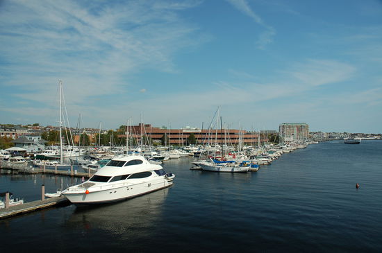 mit dem schönen Ausblick über den Yachthafen