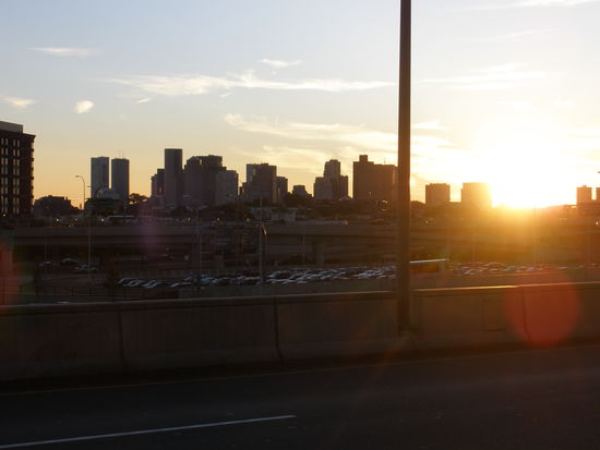 der letzte Sonnenuntergang während der Busfahrt zum Flughafen